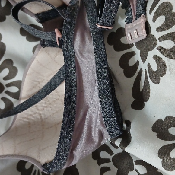 Victoeias Secret - Picture 4 of 5